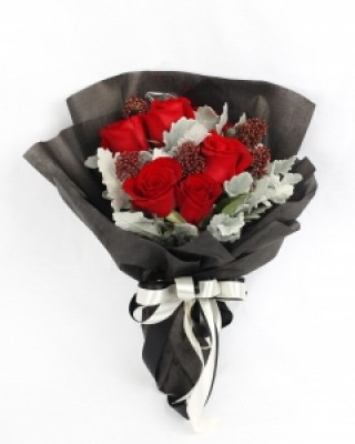 6-roses-in-black-wrap-r13-240x300